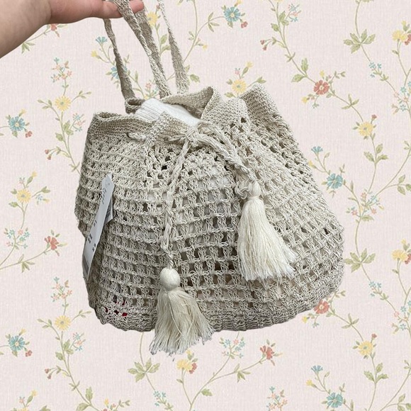 Brand new woven backpack tote with tags still on from urban outfitters - Picture 3 of 4